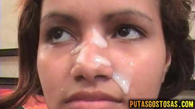 Tinka ricevas kumon sur ŝia vizaĝo post anusa sekso