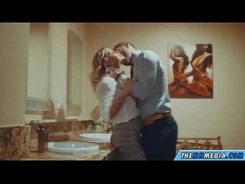 ❤️ Kiam belplena blondulo delogas vin en publika necesejo ❤️❌ Malĉasuloj ĉe porno eo.image-kassir.ru ❌